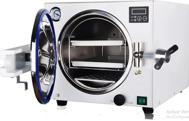 Foto reparación y técnico de autoclaves y maquinas batidoras.