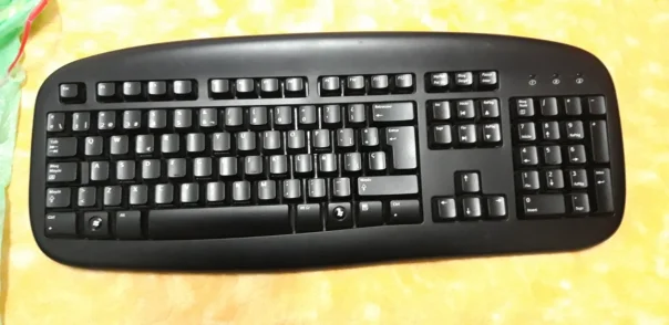Se vende teclado de ordenador en perfecto estado de conservación.